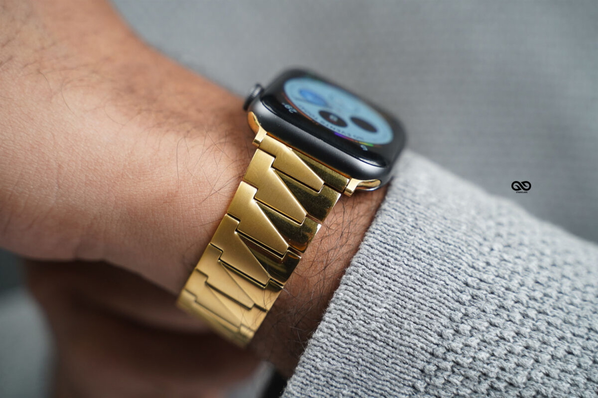 Gold apple watch series 4 with black band sale